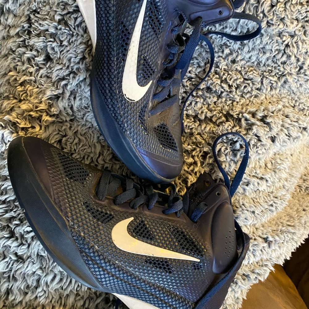 Men’s Nike Size 8- Navy blue and white